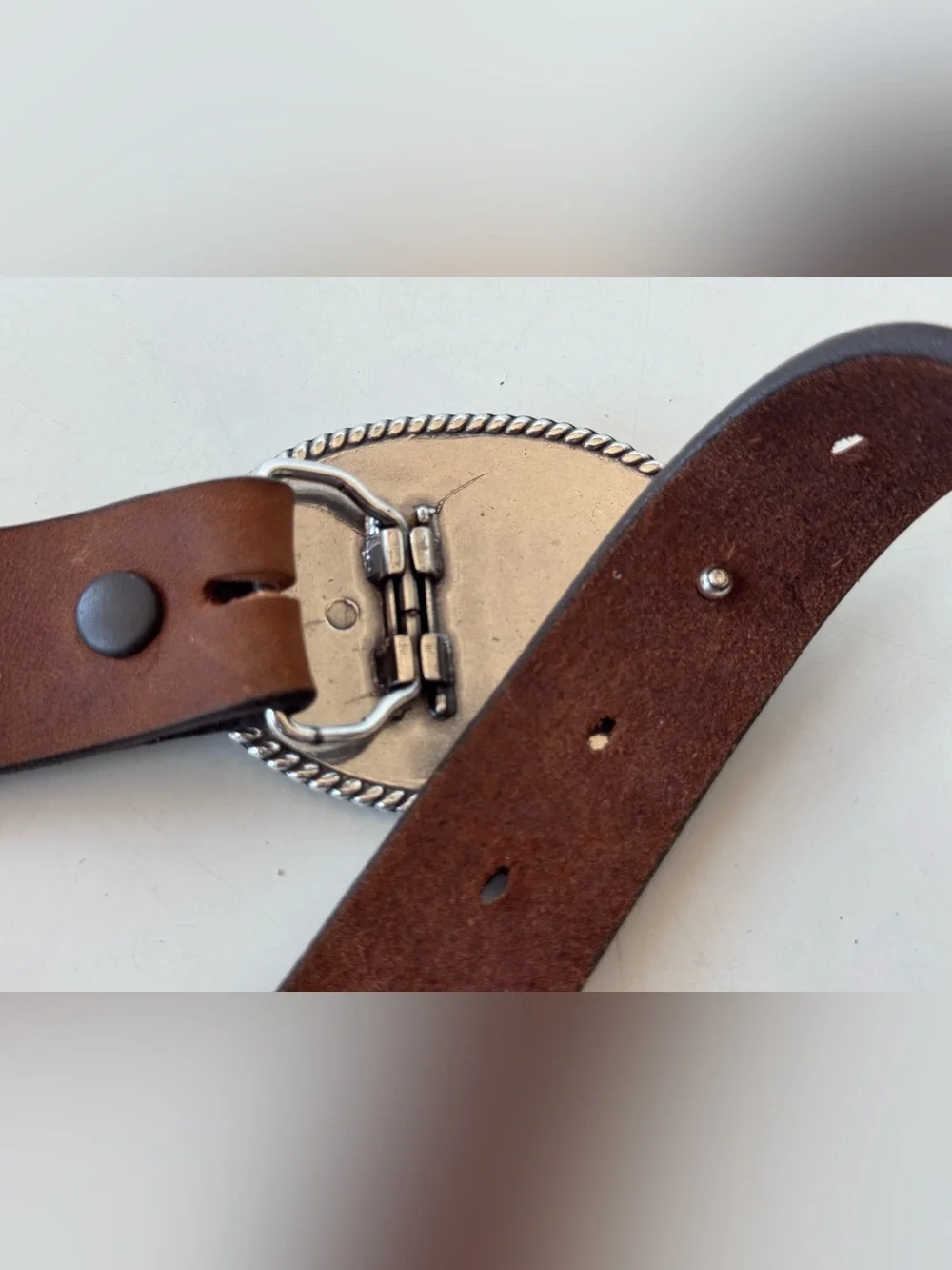 JUSTIN’S TROPHY HEART BROWN LEATHER BELT SIZE 28